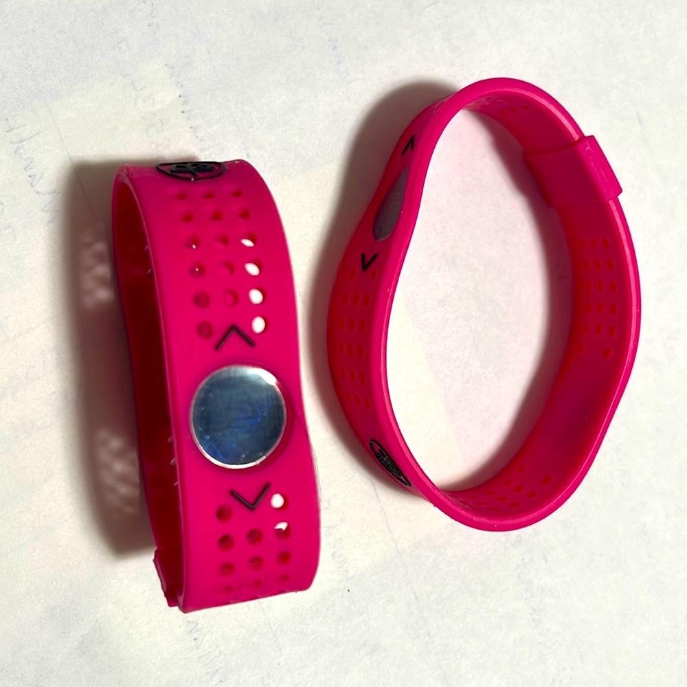 Hot pink Power Balance Wristbands! Silicone with holograms! Size L and S.